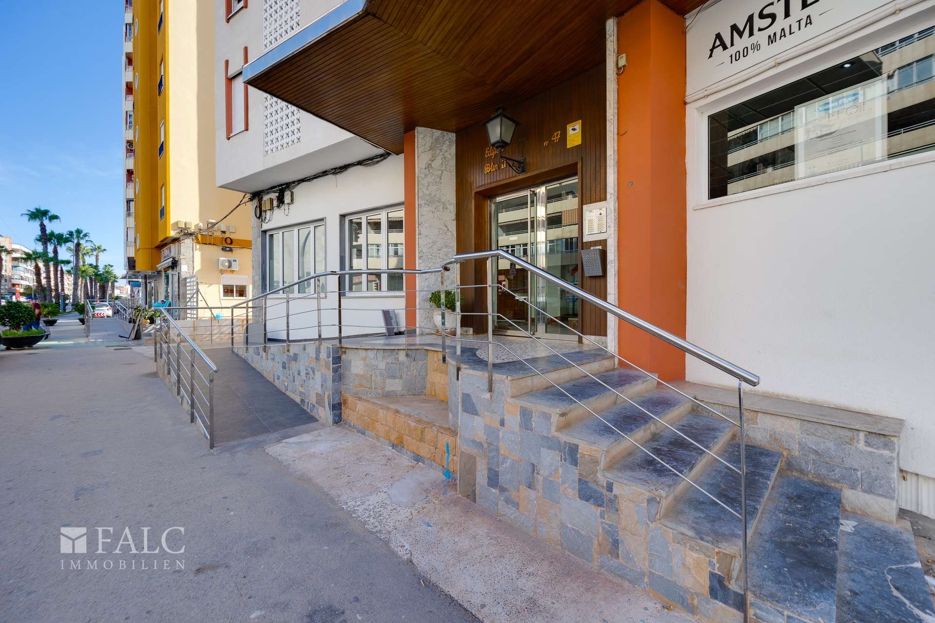 Eingangsbereich / Entrance area / Zona de entrada / Recibidor